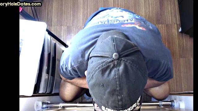 ature gaydaddy gets jizzed after BJ in gloryhole