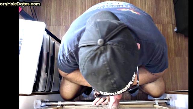 ature gaydaddy gets jizzed after BJ in gloryhole