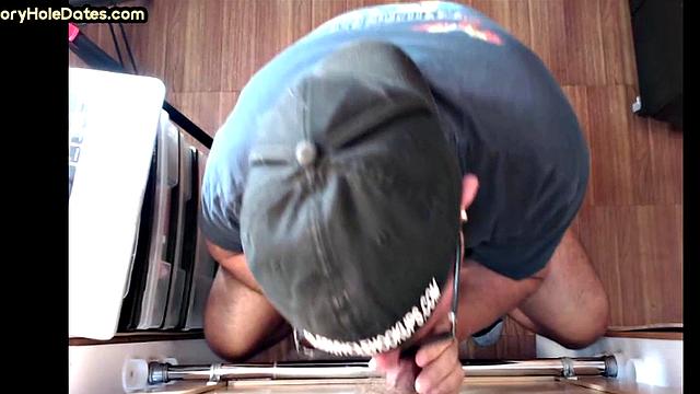 ature gaydaddy gets jizzed after BJ in gloryhole