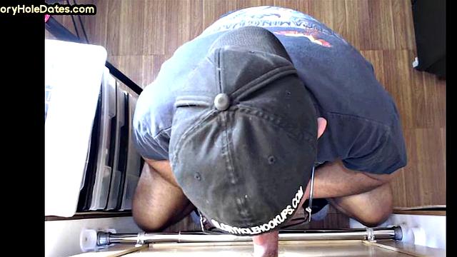 ature gaydaddy gets jizzed after BJ in gloryhole