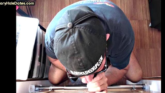 ature gaydaddy gets jizzed after BJ in gloryhole
