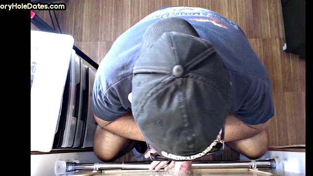 ature gaydaddy gets jizzed after BJ in gloryhole