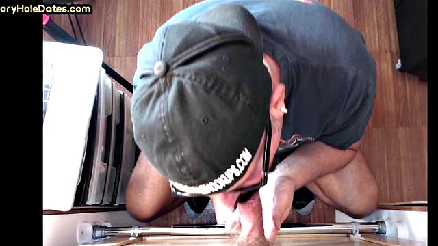 ature gaydaddy gets jizzed after BJ in gloryhole
