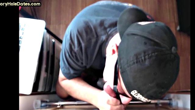 ature gaydaddy gets jizzed after BJ in gloryhole