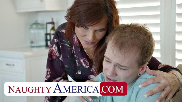 Hot MILF Syren De Mer loves younger men