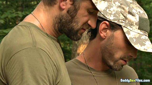 Трах от военных жеребцов - Коннер Хабиб, Джо Паркер и СиДжей Паркер