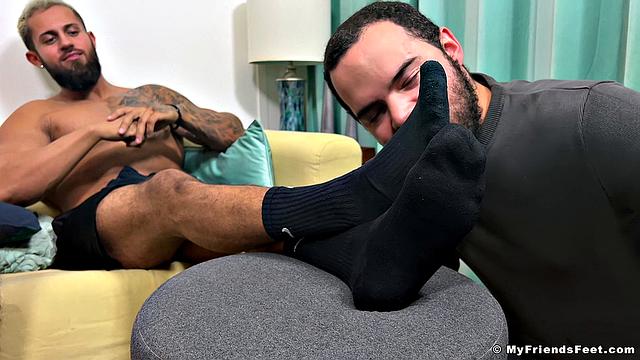 Thom Adores Maui & Zeek - Thom