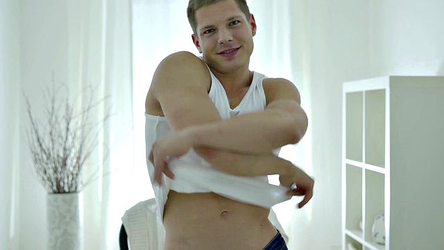 Muscular dude teases and jerks off his thick cock after teasing his body in jeans