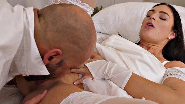 RIM4K. Brides decides to enjoy sex and rimming while guests are waiting for them