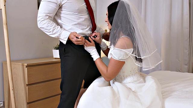 RIM4K. Brides decides to enjoy sex and rimming while guests are waiting for them