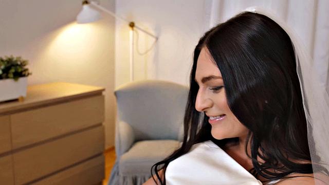 RIM4K. Brides decides to enjoy sex and rimming while guests are waiting for them