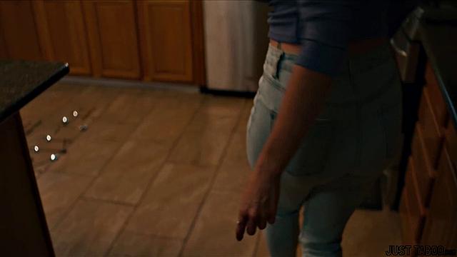 испуганная брюнетка трахается с isiah, чтобы снять стресс