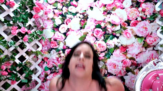 Curvy PAWG Virgo Peridot Bounces on Toy