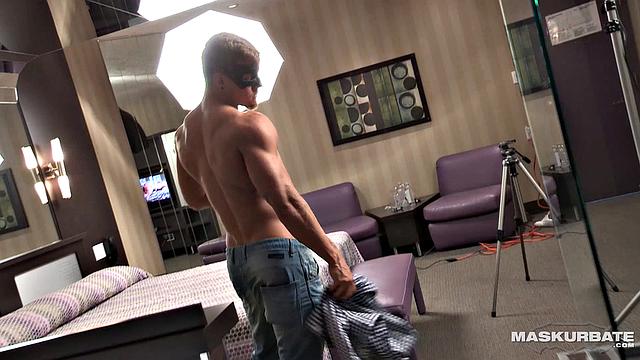 Beefy Handsome Stud Uses Cock Pump & Wanks With Condom On - Maskurbate