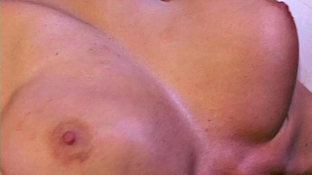 соседка-молчунья облизывает и заливает нас горячим молочком