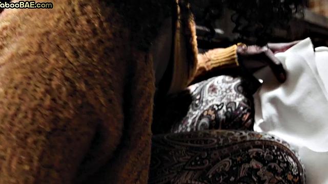 Стройная в чёрном белье принимает здоровенный черный член глубоко