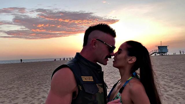 Andreina De Luxe - 3rd Wheel