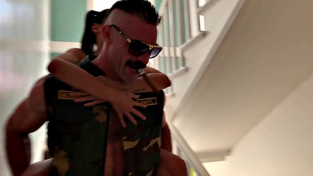 Andreina De Luxe - 3rd Wheel