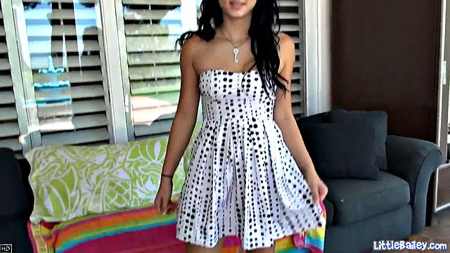 Sexy teen toying her wet pussy hole