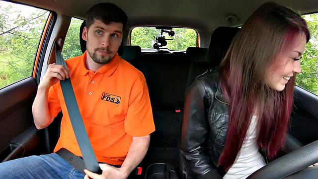 чешка решила, что сдать на права - это про глубокий минет