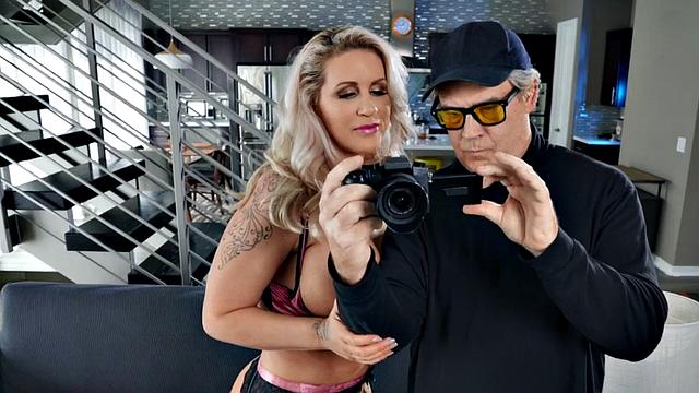 Hugetits cougar pleasured orally by little guy before riding him