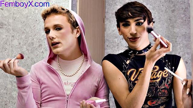 Glam influencers in threesome