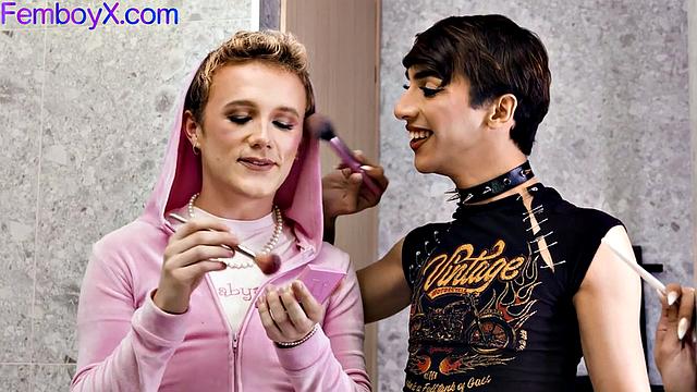 Glam influencers in threesome