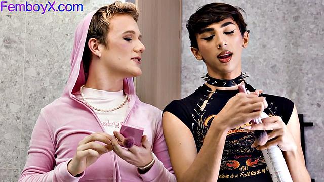 Glam influencers in threesome