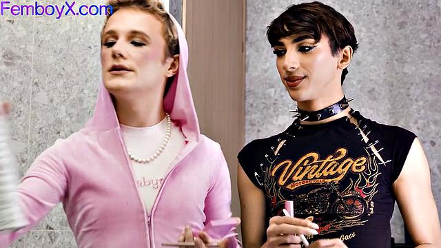 Glam influencers in threesome