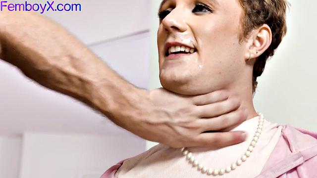 Glam influencers in threesome