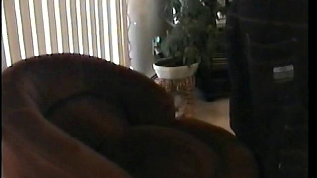 Кори строит из себя натурала, но в гей минете теряет контроль