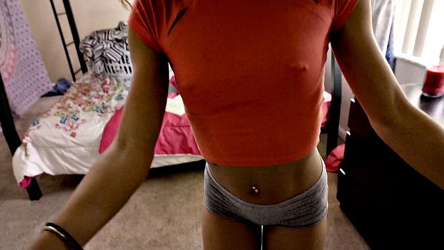 Эбони сосёт и получает глубокий трах