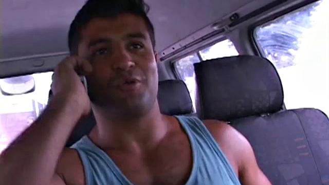 латинский любовник возвращается и трахается без резинки