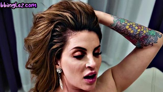 две лесбиянки устроили битву языков-ну кто же сдастся первой