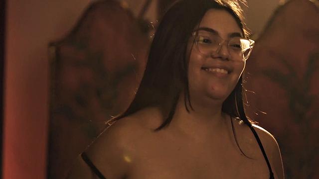 Curvy spex chick enjoys bondage fuck with lucky guy