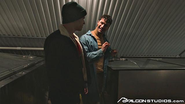 Skyy Knox принимает голый член Maverick Sun в себя