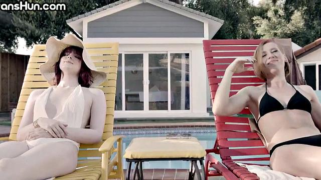 Stunning TS ramming babe in 3some after blowjob