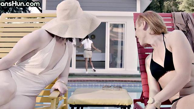 Stunning TS ramming babe in 3some after blowjob