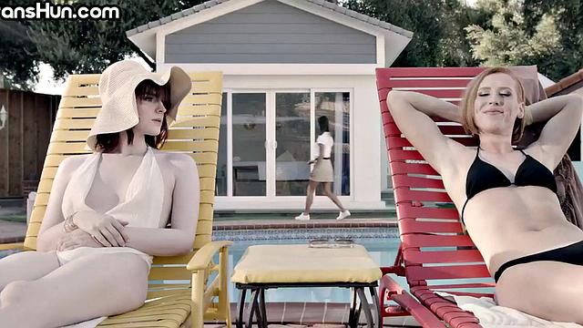 Stunning TS ramming babe in 3some after blowjob