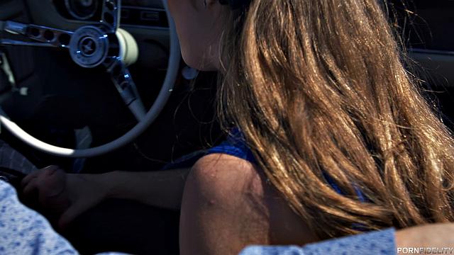 лена пол получает две порции спермы подряд в отеле