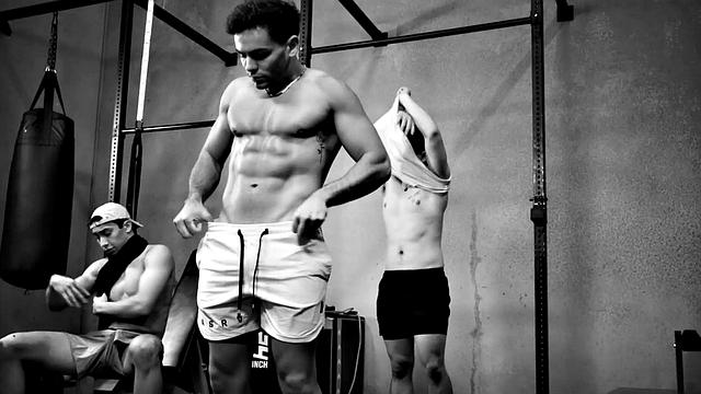 два качка жёстко имеют парня между собой