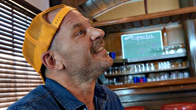 Bigbooty Latina MILF fucked outdoors by the car