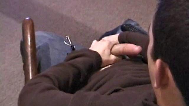 дан дрочит на лестнице и кончает