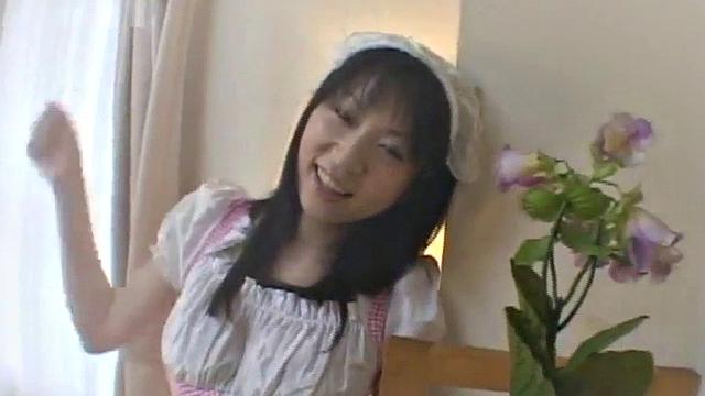 Японская горничная веселится с клитором, уборка подождёт