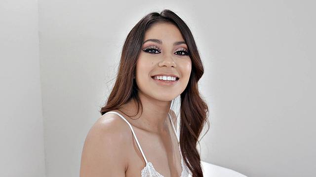 It's Pronounced YUH-LAYNA