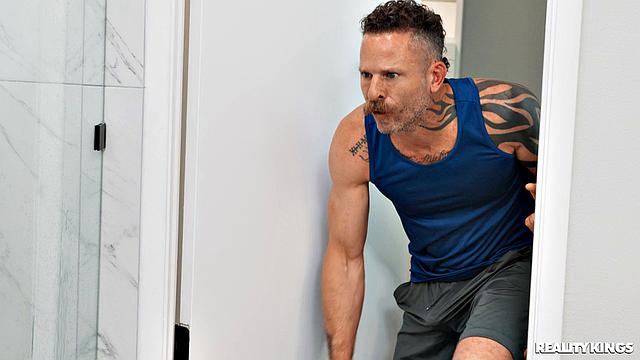 страстное шоу в душе, а потом дикий трах в спальне