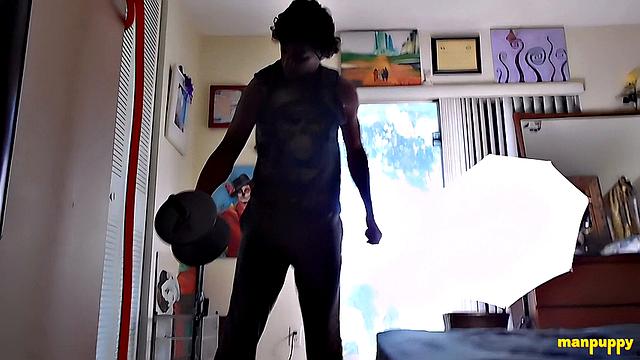 Giant's Workout Gets Interrupted - Tony Cazzo