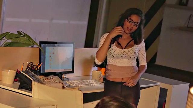 Office babe in lingerie goes wild with small dick & bra play