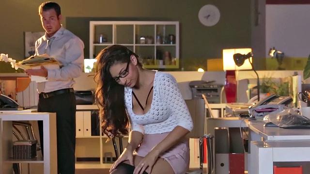 Office babe in lingerie goes wild with small dick & bra play