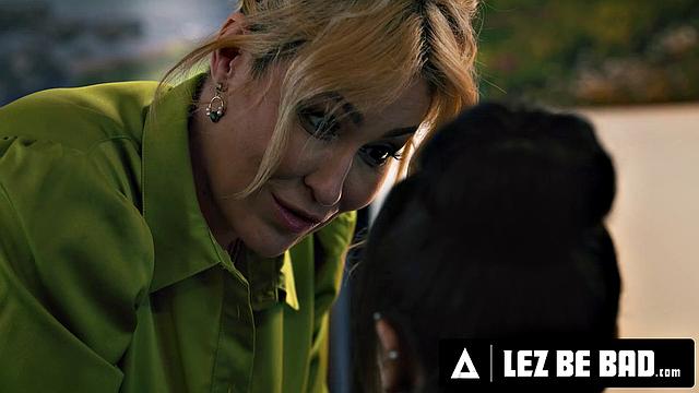 Райан Кили берёт Аври Джейн в офисе по-взрослому, когда начальница решает не сдерживаться и доставить всем по полной удовольствия, а оргазмы выводят из равновесия.